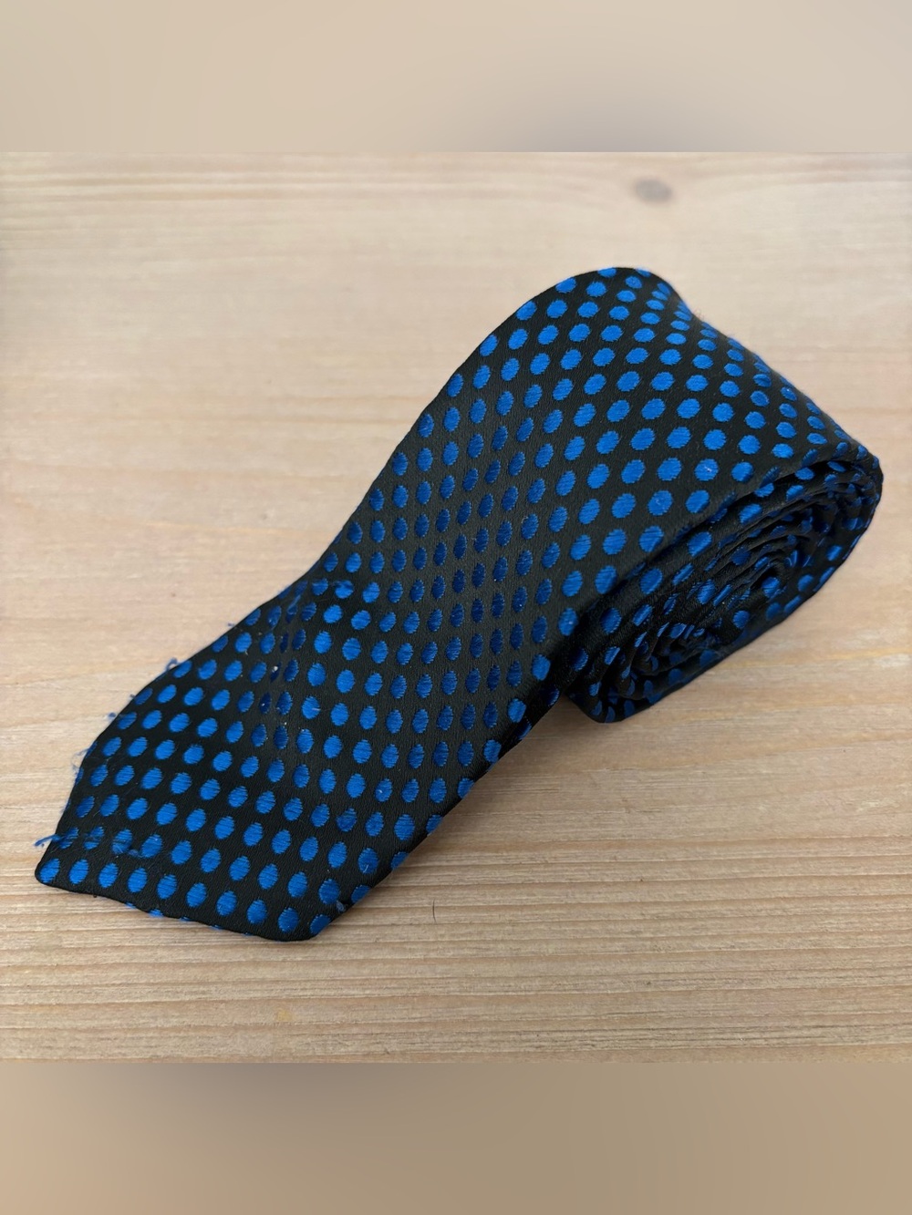 Giorgio Armani Made in Italy Black Blue Polka Dot Silk Necktie